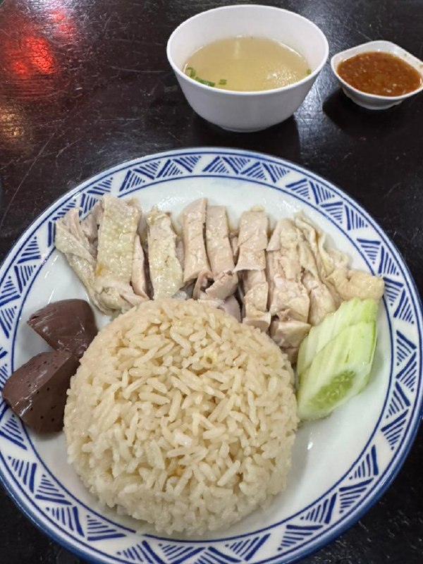 Khao man gai lunch at Wang Lang market.