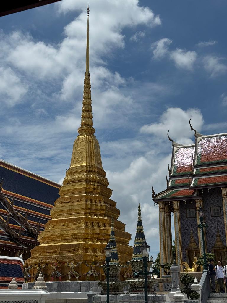 Golden chedi at Wat Phra Kaew.